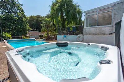 The Plymouth Pool House photo 2